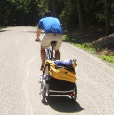Broken Snap On Left; Hard to Close the Back of the Trailer